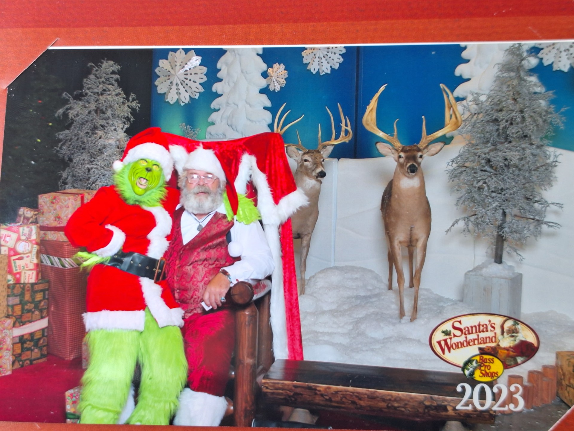 Child reading Santa message